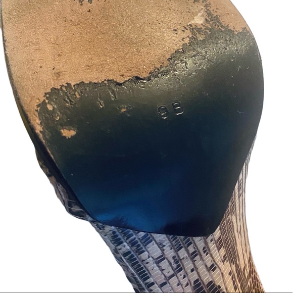 SOLD! 💯 Auth GUCCI Python T-strap Sandals - Picture 11 of 13